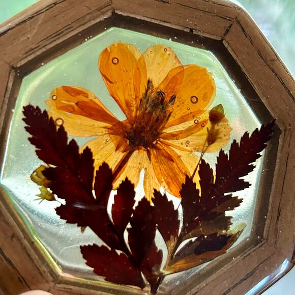 Vintage Octagon Wood Trinket Box with Pressed Flowers - 1970s Keepsake Box - Picture 6 of 10